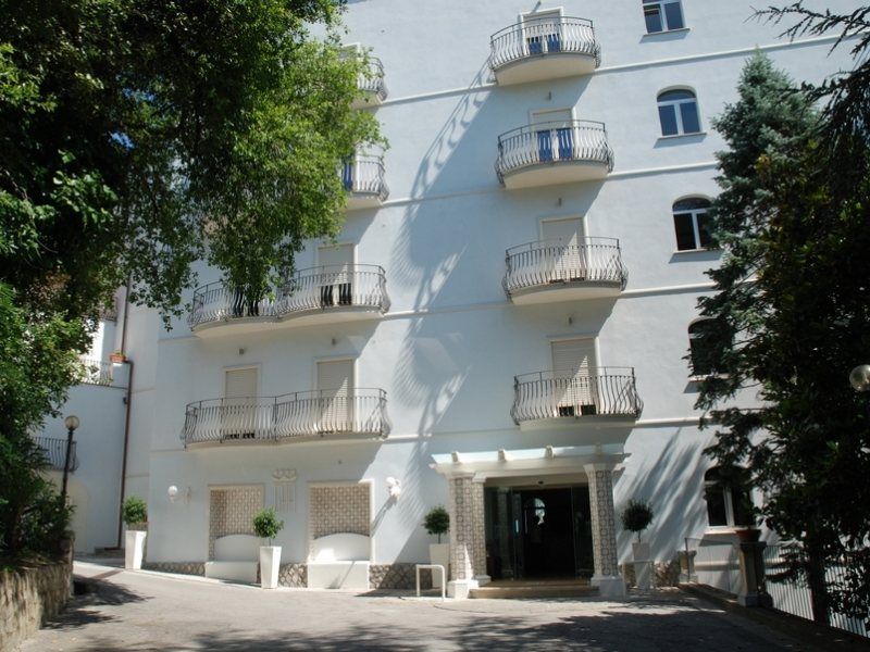 Grand Hotel Hermitage SantʼAgata sui Due Golfi Exteriér fotografie